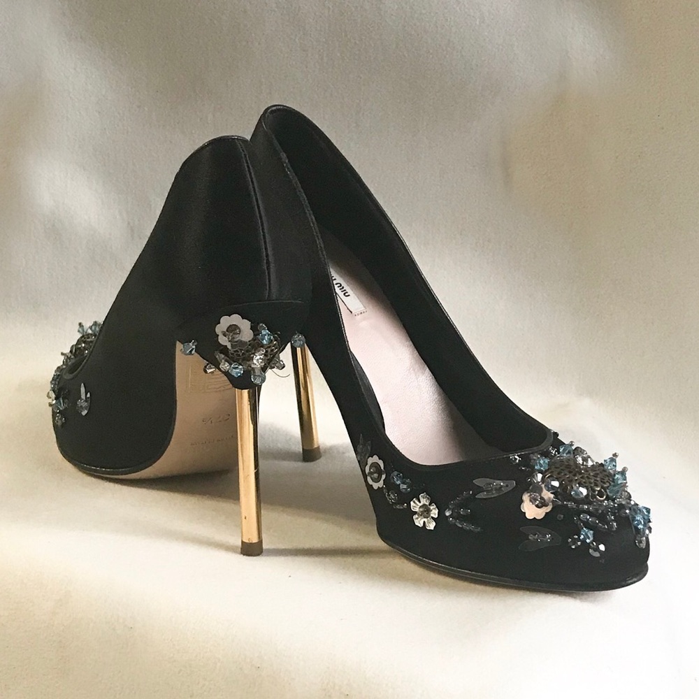 ❤️Host Pick🙌🏼❤️MiuMiu Satin Embellished Heels